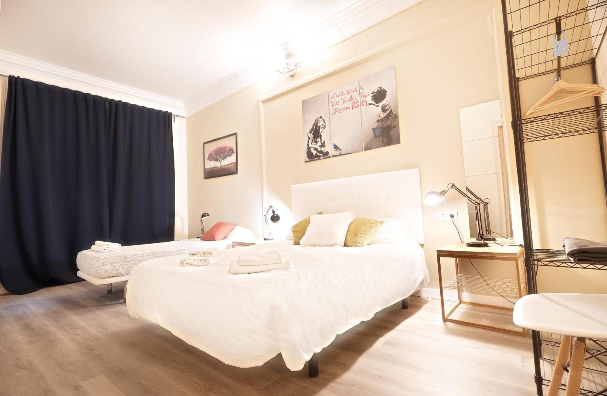 Wow Hostel Barcelona Exteriör bild