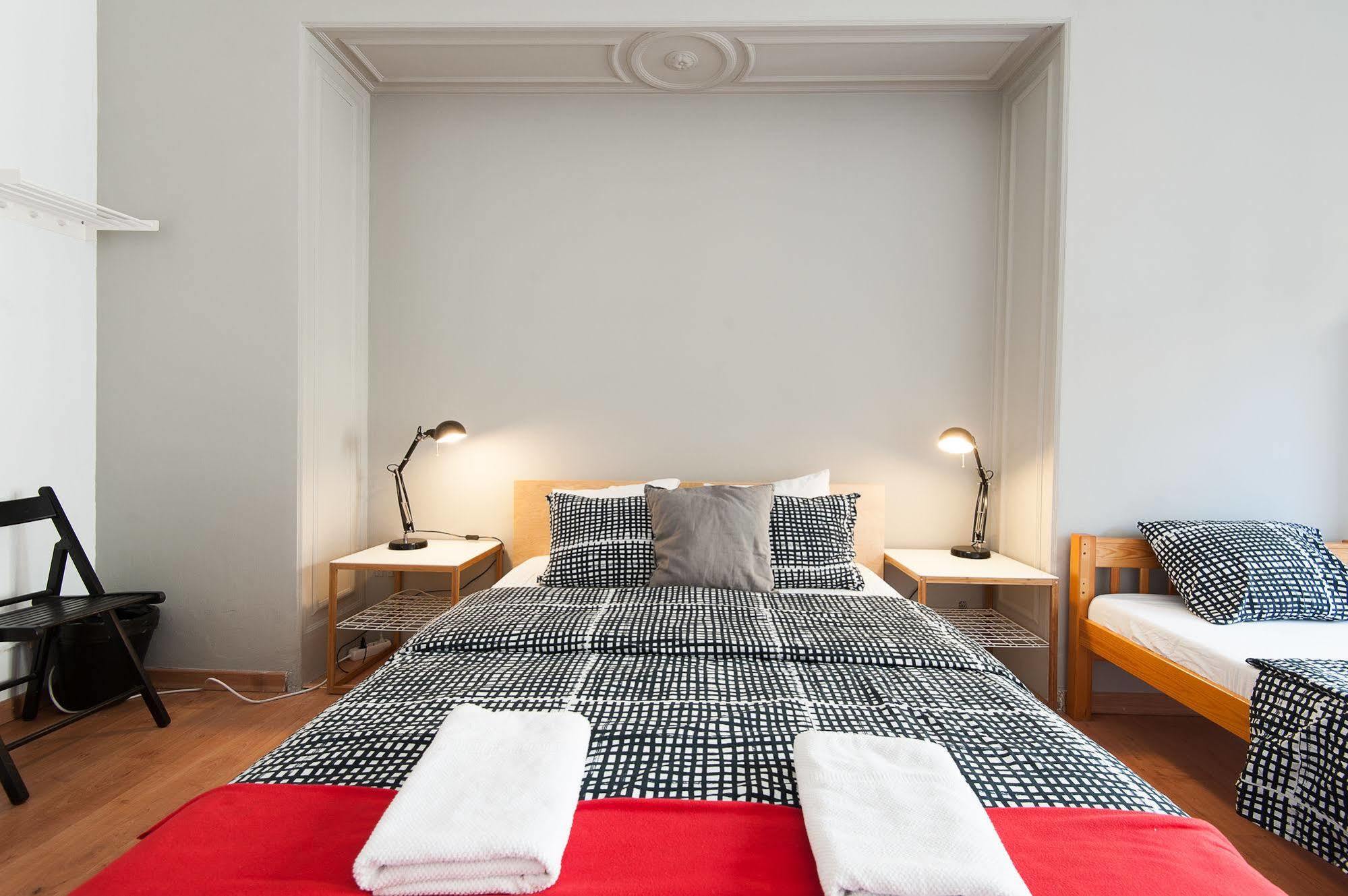 Wow Hostel Barcelona Exteriör bild
